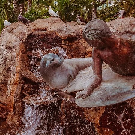 Royal Grove Waikiki Hotel Хонолулу Екстериор снимка