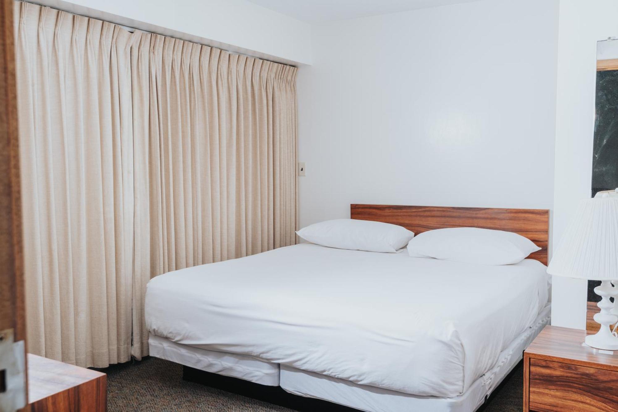 Royal Grove Waikiki Hotel Хонолулу Екстериор снимка