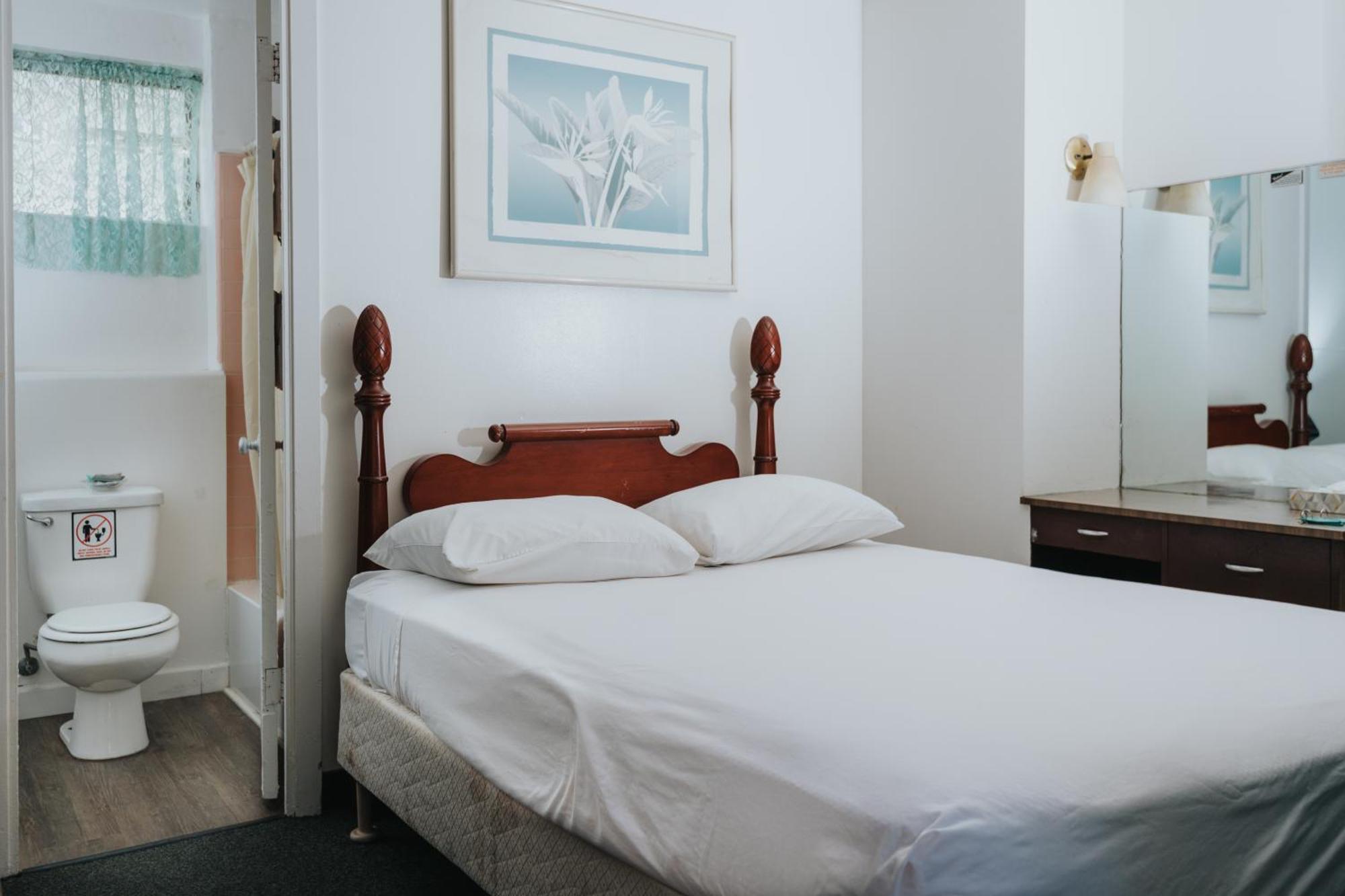 Royal Grove Waikiki Hotel Хонолулу Екстериор снимка