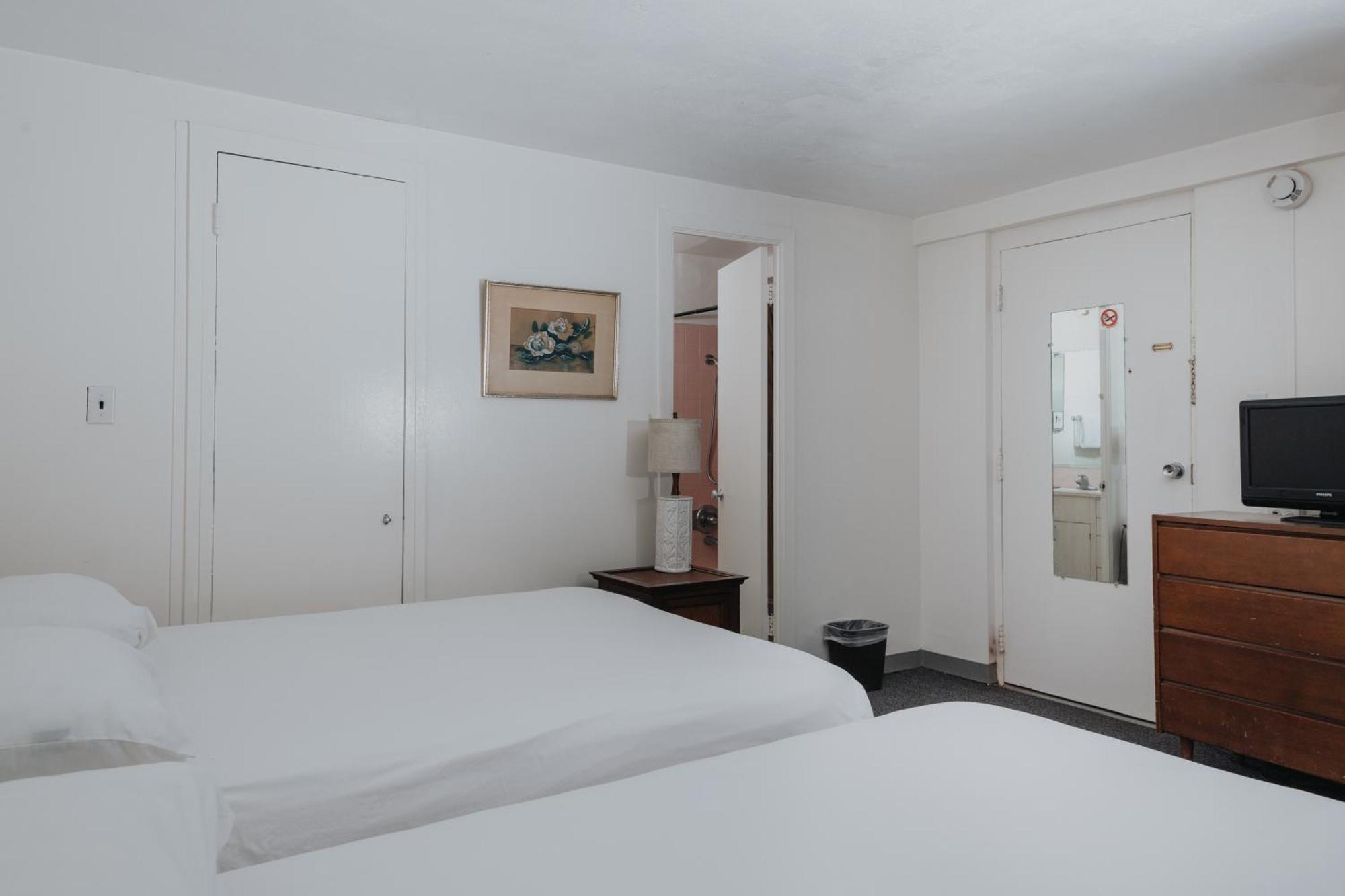 Royal Grove Waikiki Hotel Хонолулу Екстериор снимка