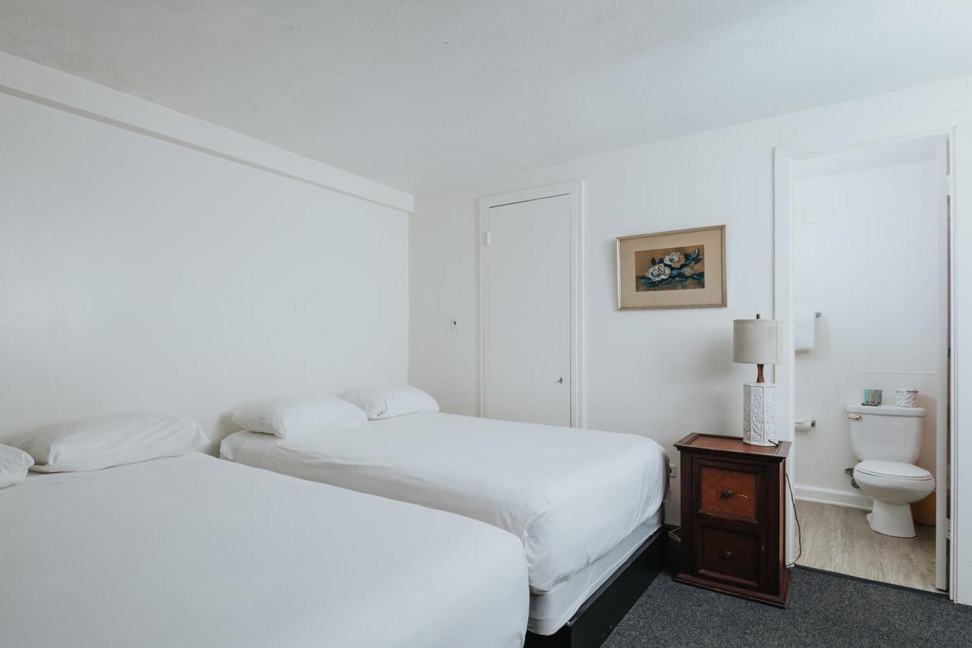 Royal Grove Waikiki Hotel Хонолулу Екстериор снимка